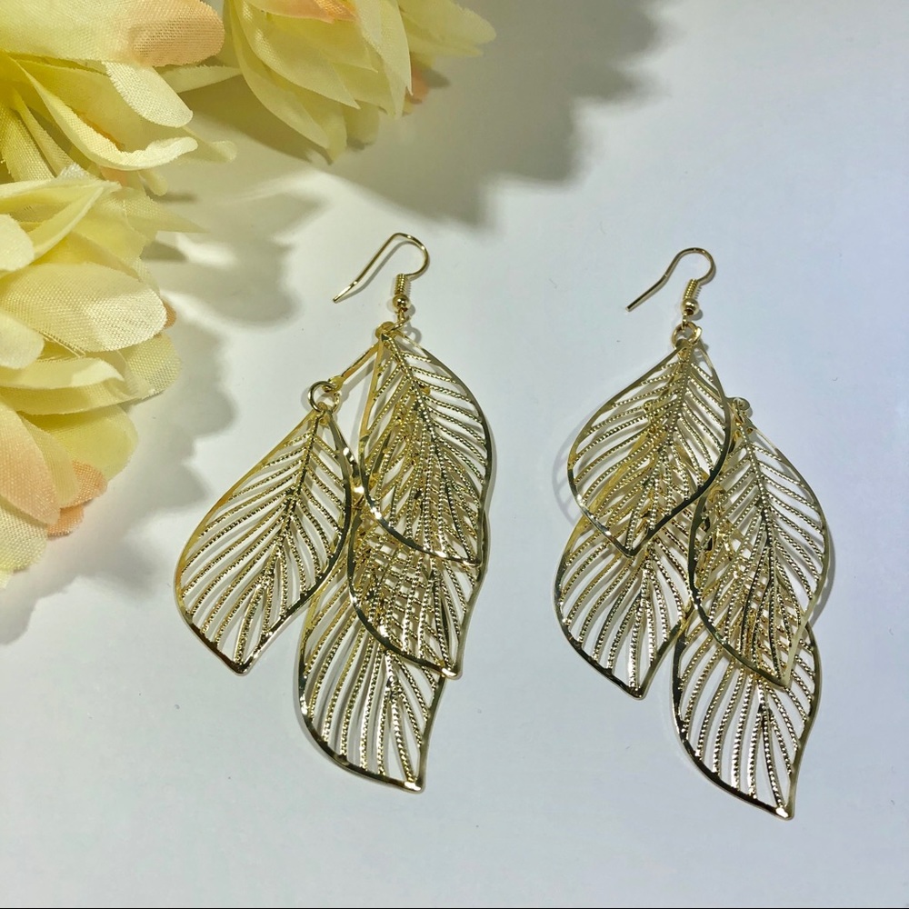 Leah Tassel Leaf 💛💛